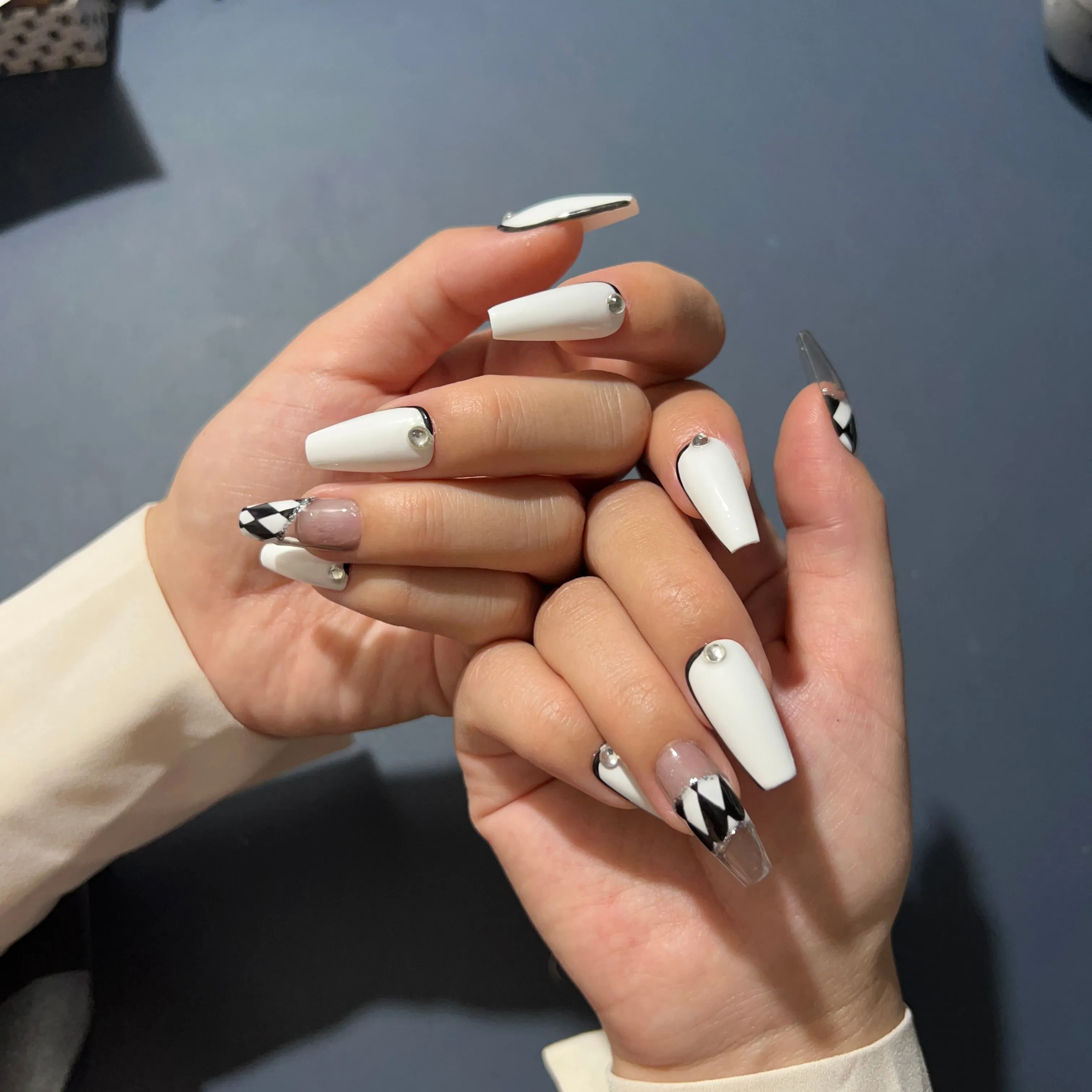Modern black white Gel Press on Nail